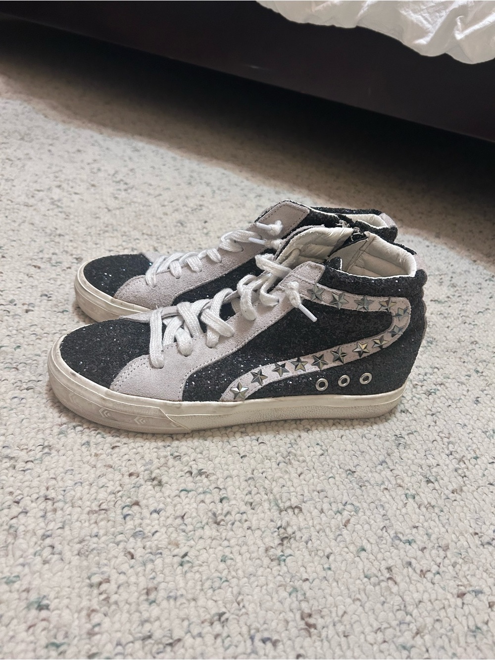 Vintage Havana women’s High-Top Sneakers in Black and White with Star Accent